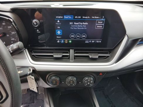 Used 2024 Chevrolet Trax LS w/ LS Convenience Package FWD image 19