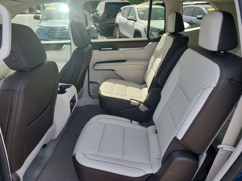 Used 2025 GMC Acadia Denali w/ LPO, Floor Liner Package FWD image 13