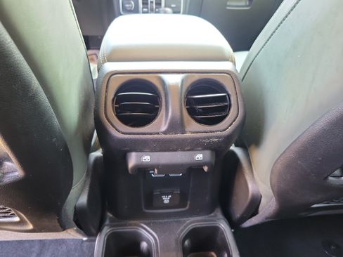 Used 2025 Jeep Gladiator Mojave AWD/4WD image 9
