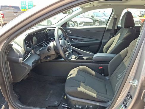 Used 2021 Hyundai Elantra SEL w/ Convenience + Premium Package FWD image 13