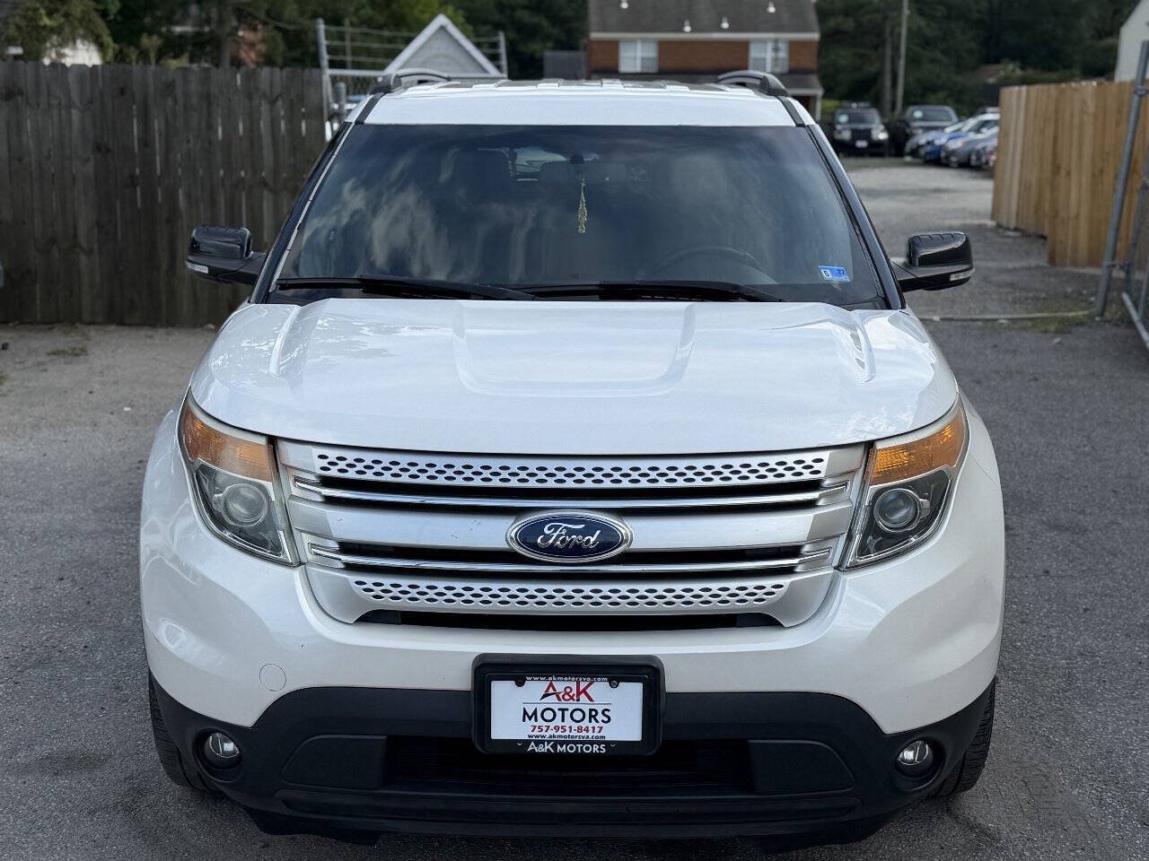 Used 2014 Ford Explorer XLT w/ Equipment Group 202A AWD/4WD image 4