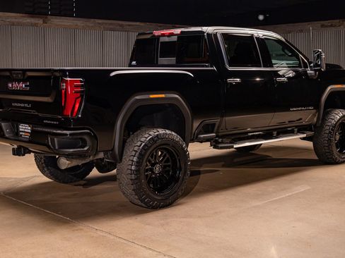 Used 2025 GMC Sierra 3500 Denali w/ Denali Reserve Package image 10