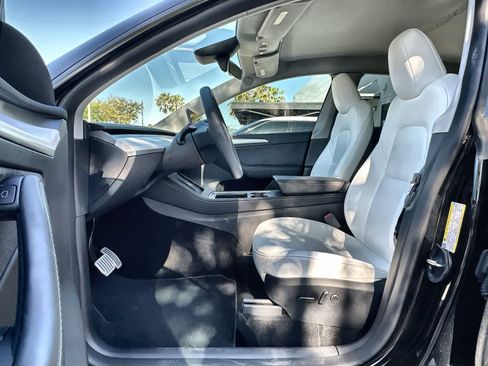 Used 2024 Tesla Model Y Performance image 2