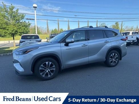 Used 2021 Toyota Highlander XLE AWD/4WD image 18