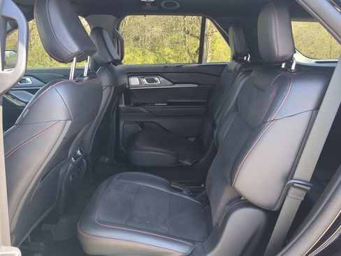 Certified 2025 Ford Explorer ST image 12