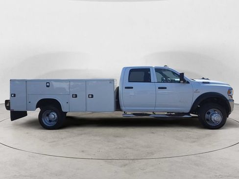 Used 2022 RAM 5500 Tradesman w/ Chrome Appearance Group AWD/4WD image 4