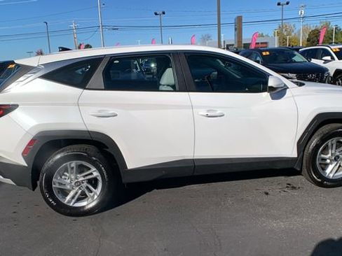 Certified 2025 Hyundai Tucson SE image 6