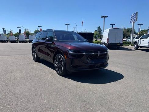 New 2025 Lincoln Nautilus Reserve image 9