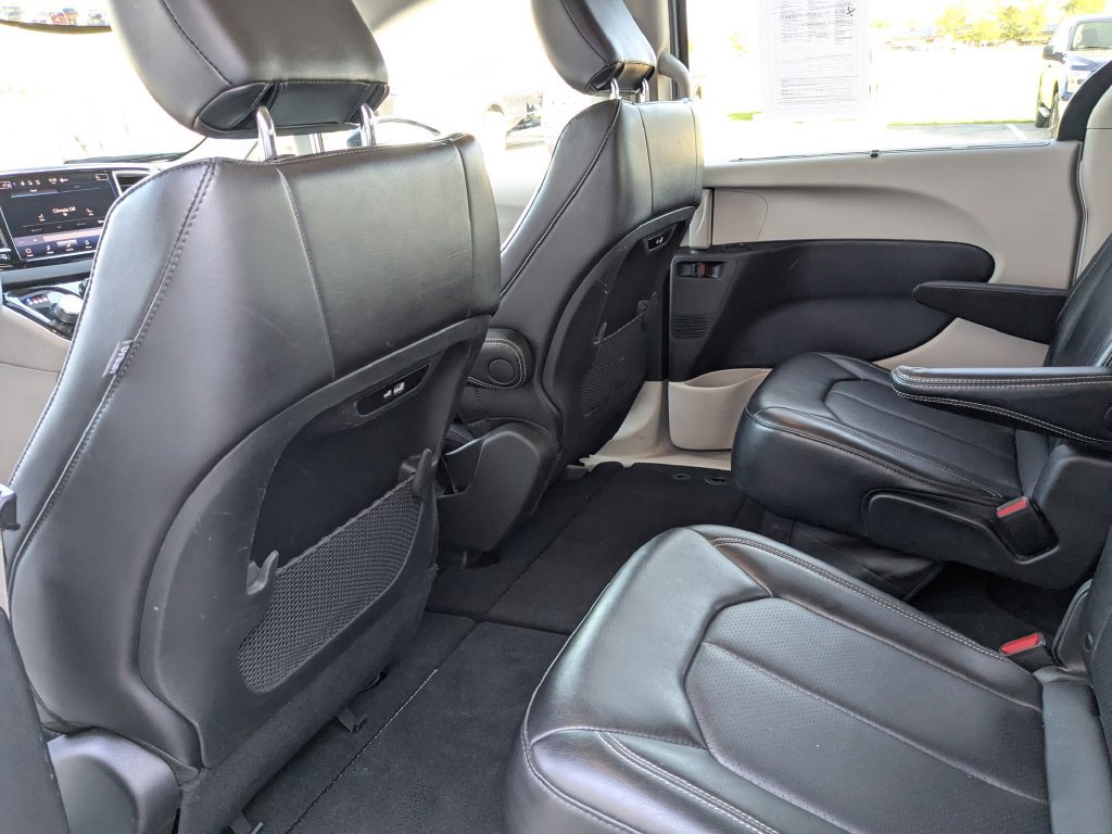 Used 2024 Chrysler Pacifica Touring-L FWD image 28