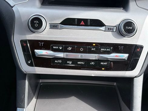 Used 2020 Ford Explorer XLT w/ Equipment Group 202A image 12