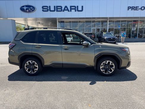 Used 2025 Subaru Forester Premium w/ Protection Package image 2