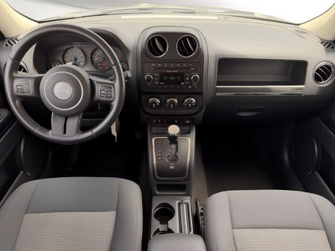 Used 2016 Jeep Patriot Latitude AWD/4WD image 19