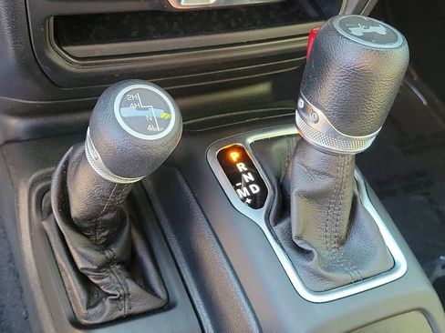 Used 2021 Jeep Wrangler Unlimited Sport image 33