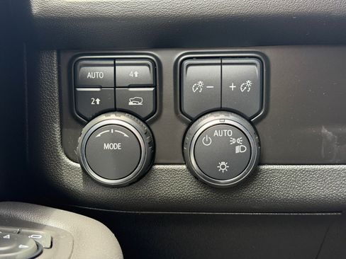 Used 2023 Chevrolet Suburban RST w/ Luxury Package AWD/4WD image 32