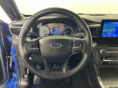 Used 2020 Ford Explorer XLT w/ Equipment Group 202A AWD/4WD image 14