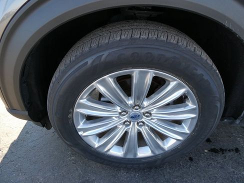 Used 2021 Ford Explorer Limited image 9