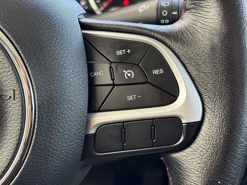 Used 2017 Jeep Renegade Trailhawk AWD/4WD image 27