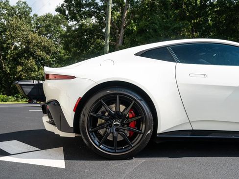 Used 2019 Aston Martin V8 Vantage Coupe RWD image 12