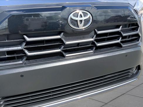 Certified 2026 Toyota Corolla Cross XLE FWD image 29