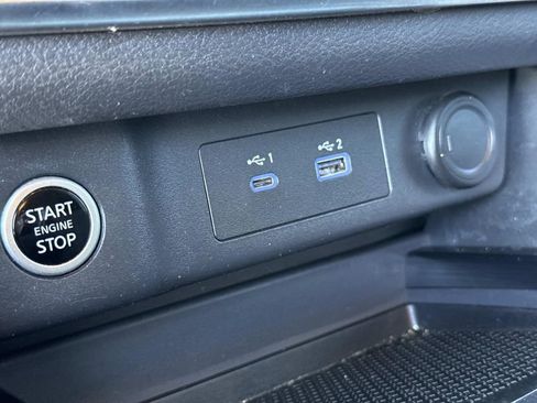 Used 2022 Nissan Rogue S image 32