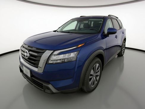 Used 2025 Nissan Pathfinder SV FWD image 3