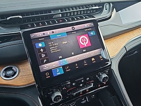 Used 2022 Jeep Grand Cherokee Summit AWD/4WD image 8