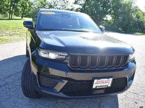 Used 2024 Jeep Grand Cherokee Altitude AWD/4WD image 10