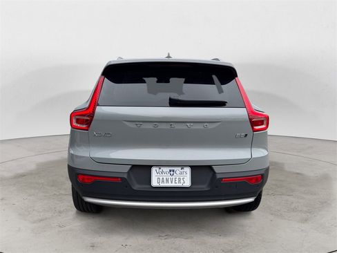 Certified 2025 Volvo XC40 B5 Core image 4