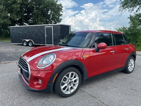 Used 2017 MINI Cooper 4-Door Hardtop FWD image 1