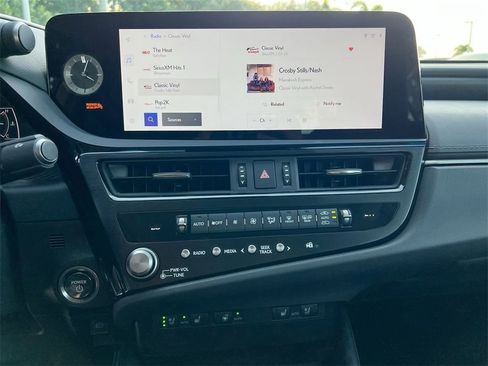 Certified 2025 Lexus ES 300h w/ Premium Package image 17