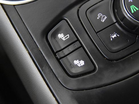 Used 2023 GMC Terrain SLT FWD image 32