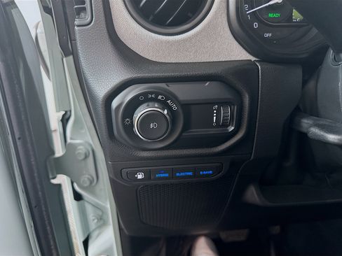 Used 2024 Jeep Wrangler Unlimited AWD/4WD image 16
