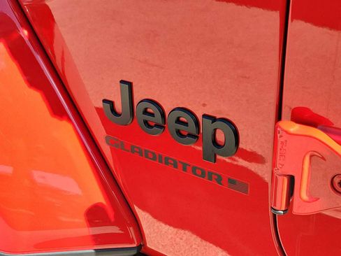 Used 2024 Jeep Gladiator Sport image 7