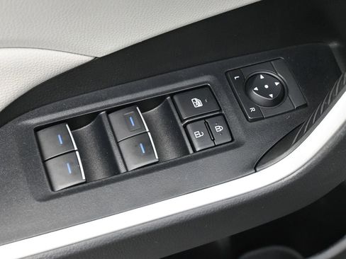 Used 2022 Toyota RAV4 XLE w/ Convenience Package image 4