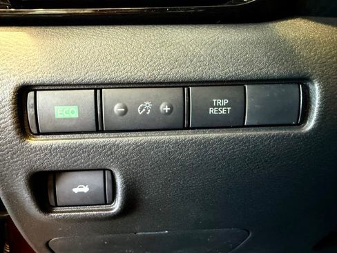 New 2025 Nissan Sentra SV image 28