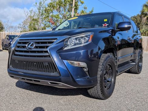 Used 2017 Lexus GX 460 image 2