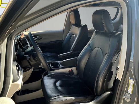 Used 2022 Chrysler Pacifica Touring-L FWD image 20