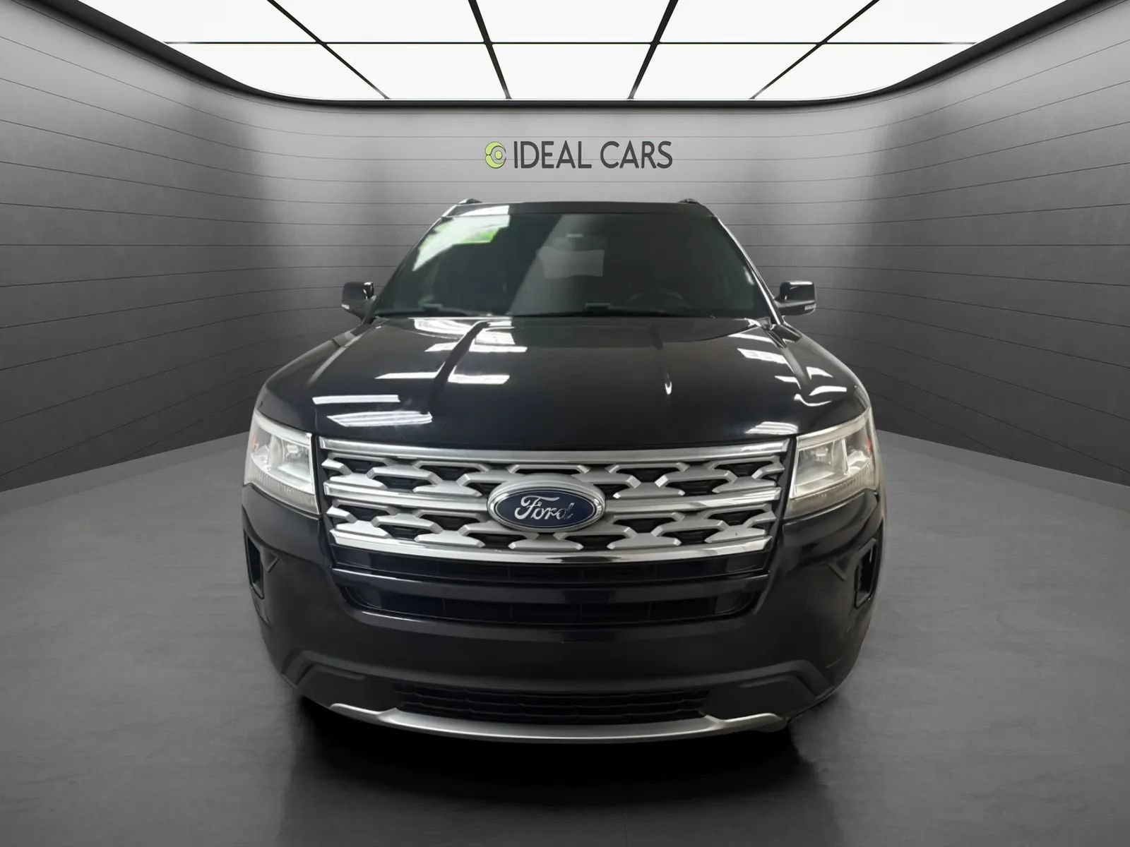 Used 2018 Ford Explorer XLT w/ Equipment Group 201A FWD image 2