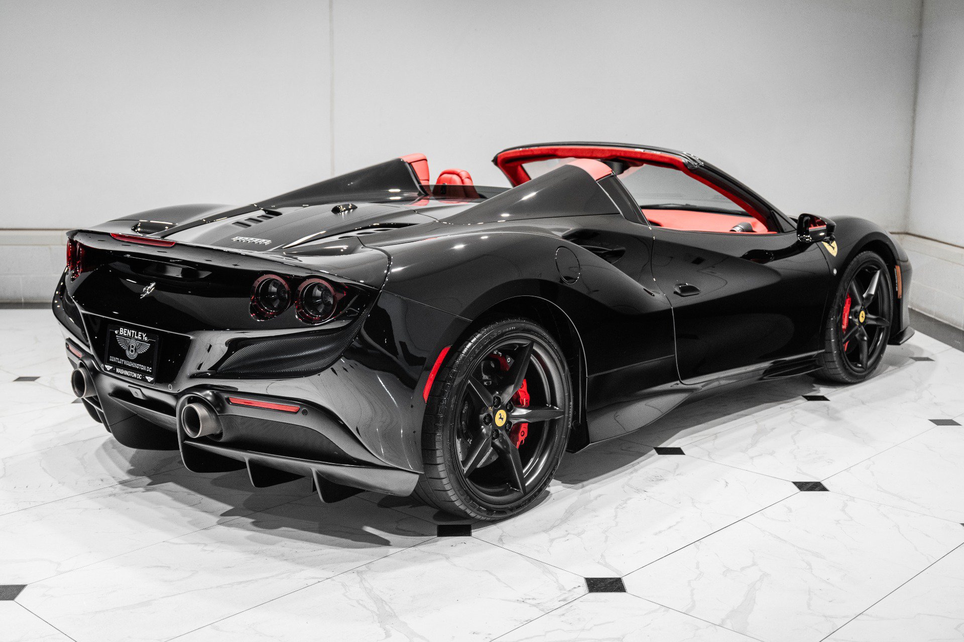 Used 2021 Ferrari F8 Tributo RWD image 9