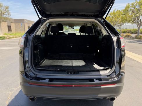 Used 2018 Ford Edge SE FWD image 13