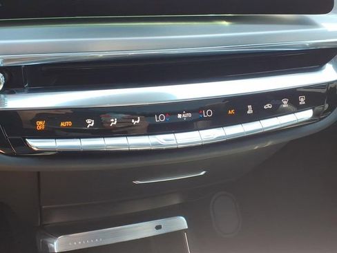Used 2025 Cadillac Lyriq Luxury w/ LPO, Floor Liner Package AWD/4WD image 8