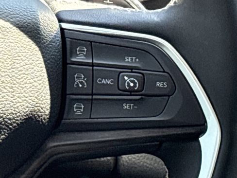 Used 2024 Jeep Grand Cherokee Limited w/ Black Appearance Package image 22