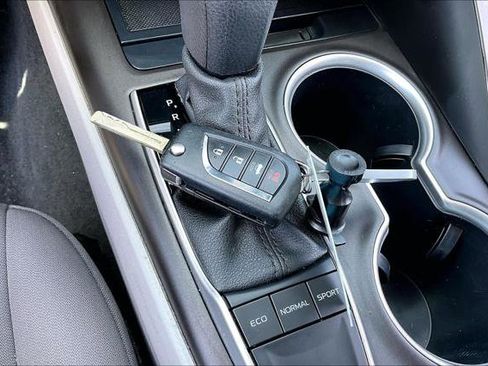 Certified 2022 Toyota Camry LE FWD image 14