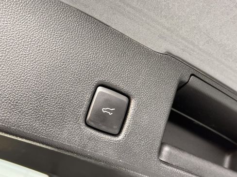 Used 2022 Ford Escape SEL image 19