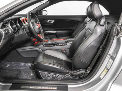 Used 2022 Ford Mustang Premium RWD image 8