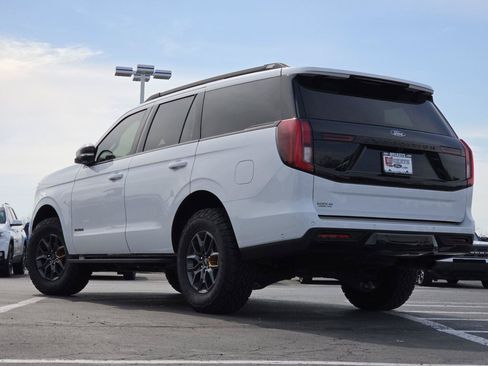 Used 2025 Ford Expedition Tremor AWD/4WD image 17
