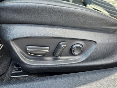 Used 2024 Toyota Camry SE image 11