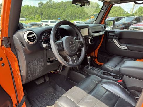 Used 2012 Jeep Wrangler Unlimited Sahara w/ Connectivity Group AWD/4WD image 2