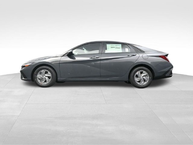 Used 2026 Hyundai Elantra SE FWD image 35