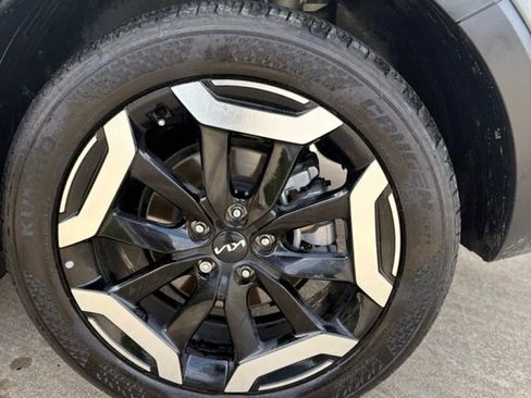 Used 2025 Kia Telluride S FWD image 11